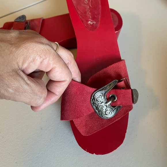 Free People Westtown Slide Clogs size 38 in Gently used condition in Red - Picture 4 of 9